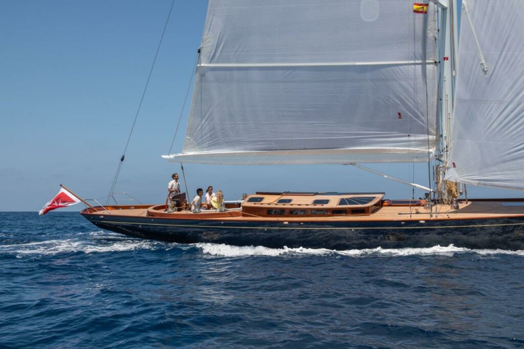 spirit yacht 72 dh