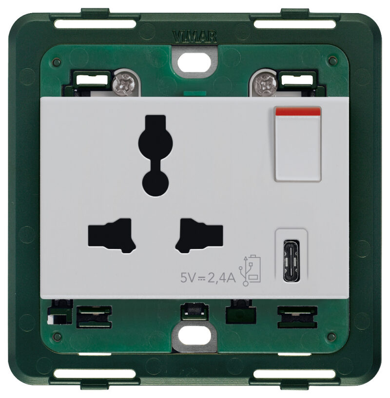 2P+E13A SICURY Mult.+USB C socket Silver