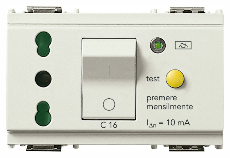 2P+E 16A P17/11outlet+C16 RCBO white