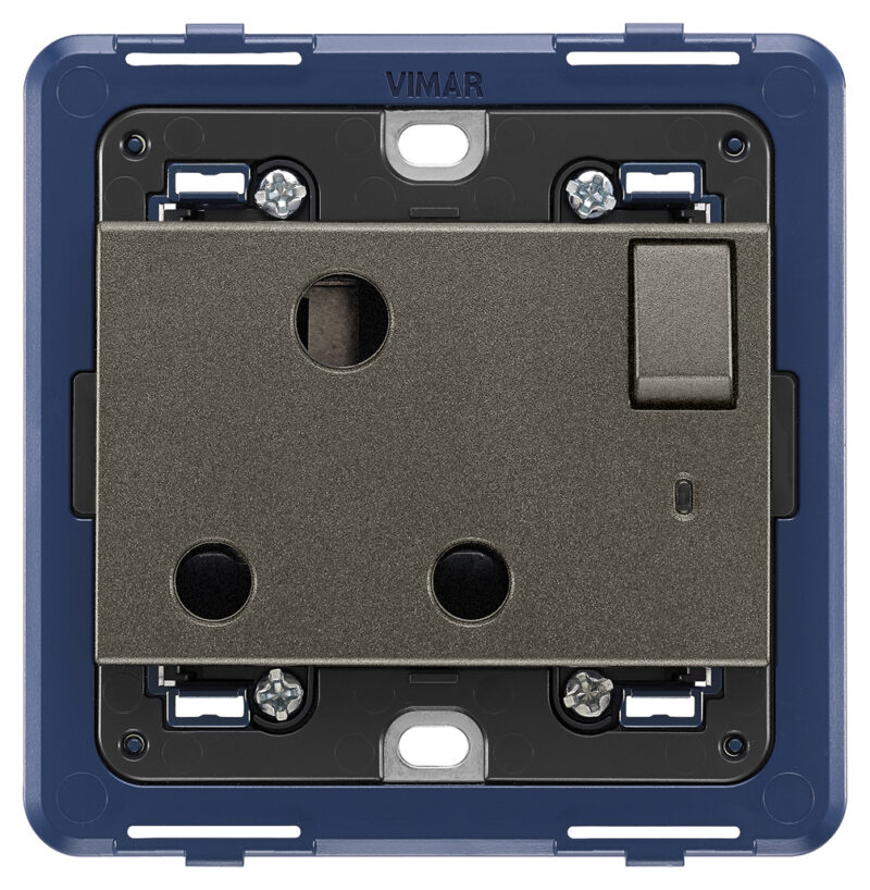 Switched 2P+E 15A English outlet Metal