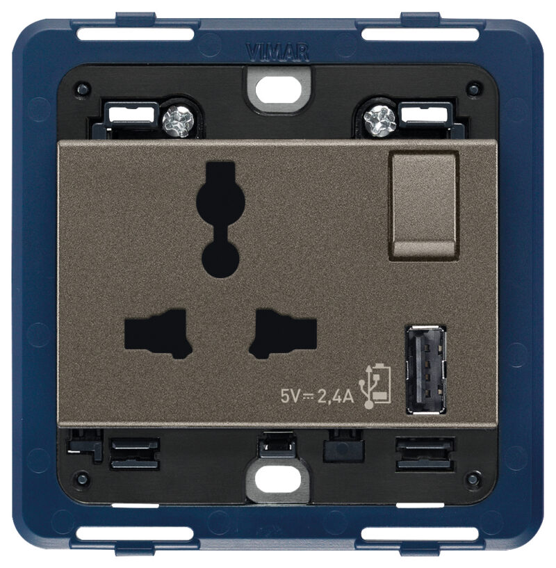 2P+E 13A SICURY socket multistd USBA Met