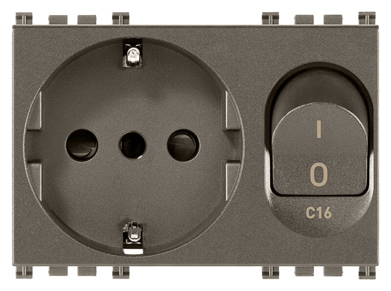 2P+E 16A P30 outlet+C16 CB Metal