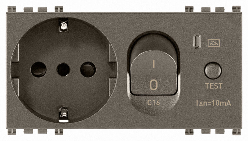 2P+E 16A P30 outlet+C16 RCBO Metal